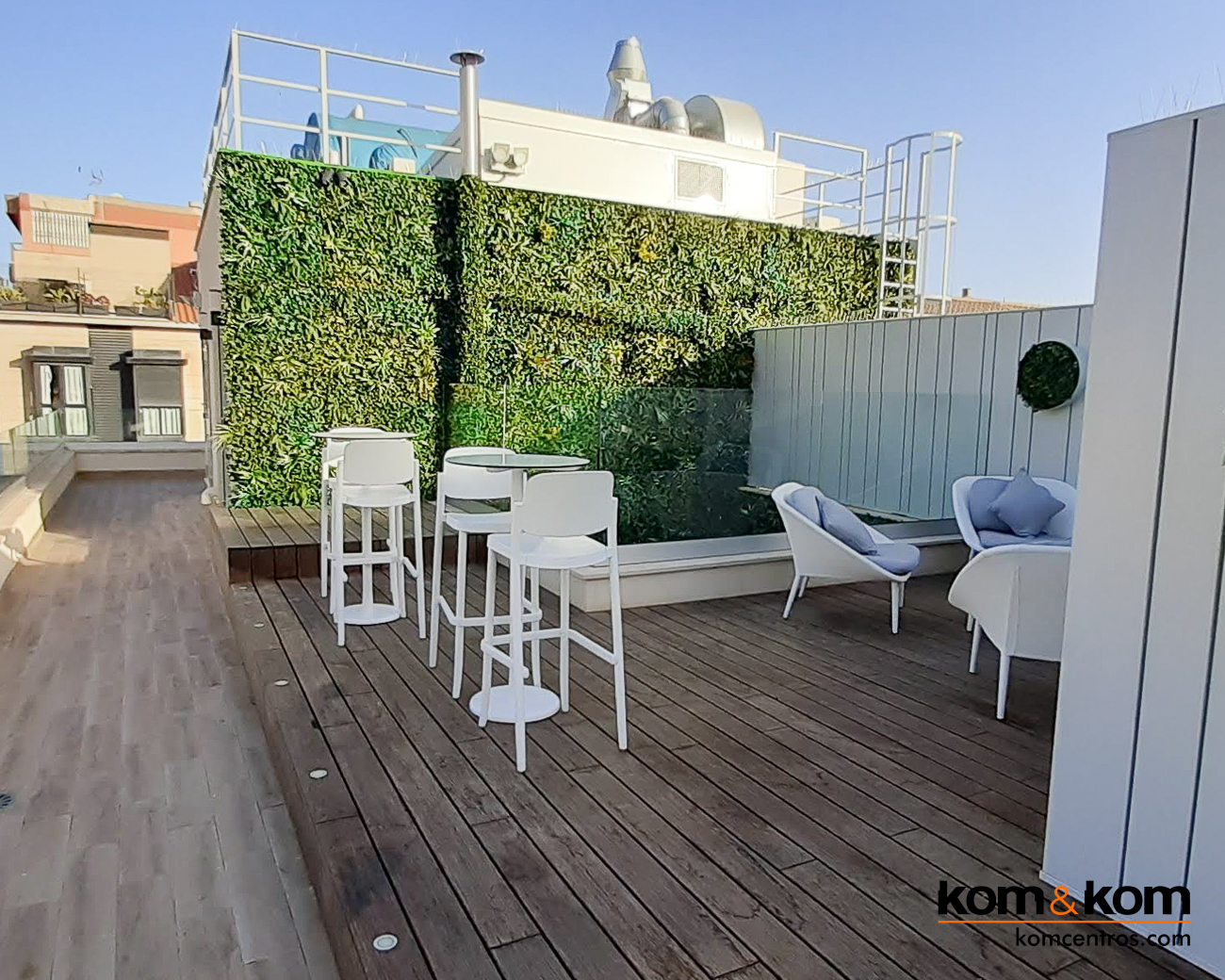Highbar: Terraza Chill Out en la Azotea del hotel Odissey Room en el centro de Alicante. Proyecto Integral de Kom&Kom